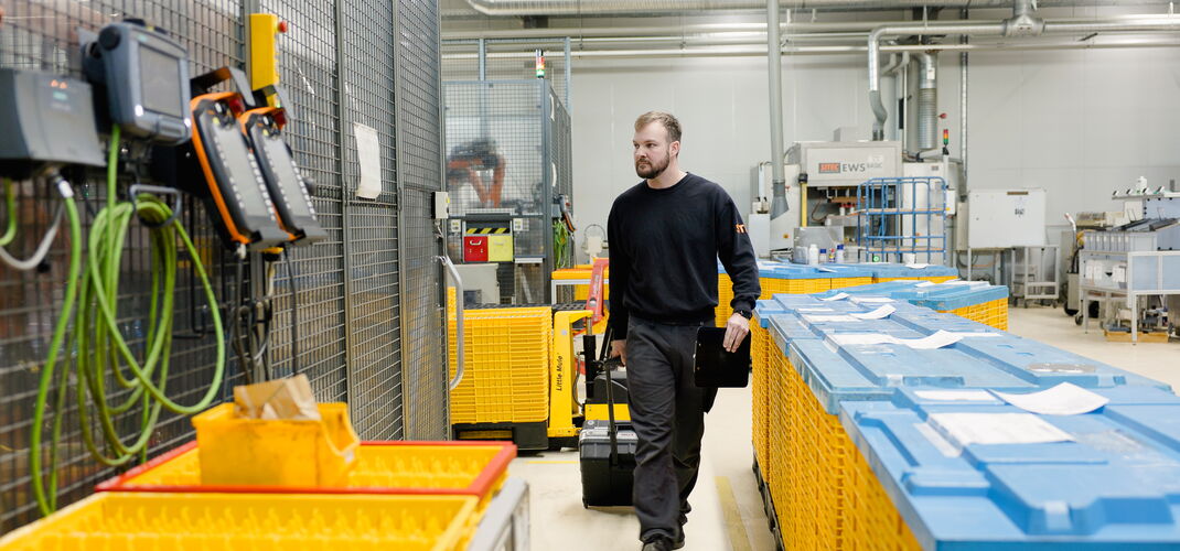 Servicetechniker im Einsatz beim Kunden